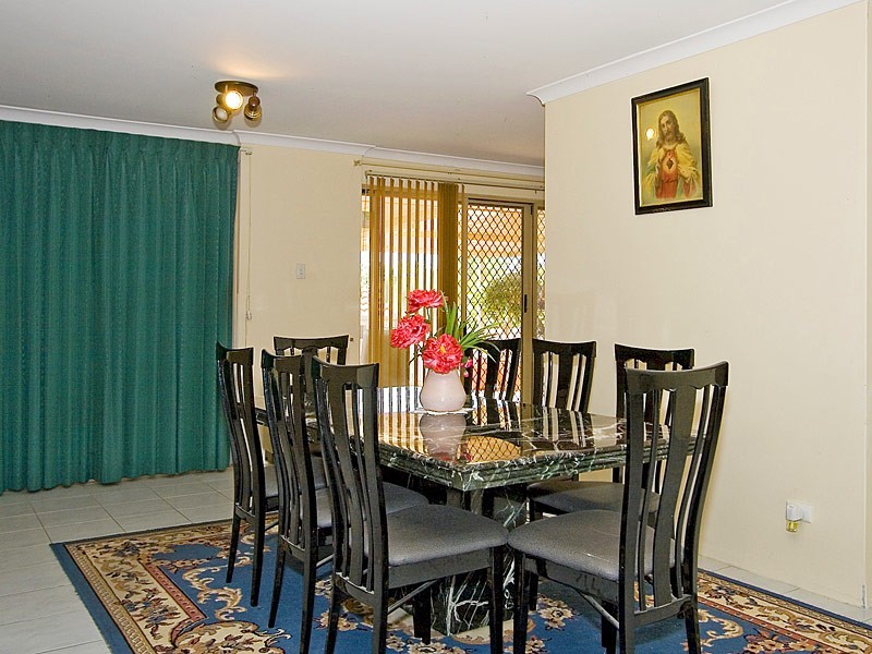 31 Whitcombe Way, Alexander Heights WA 6064