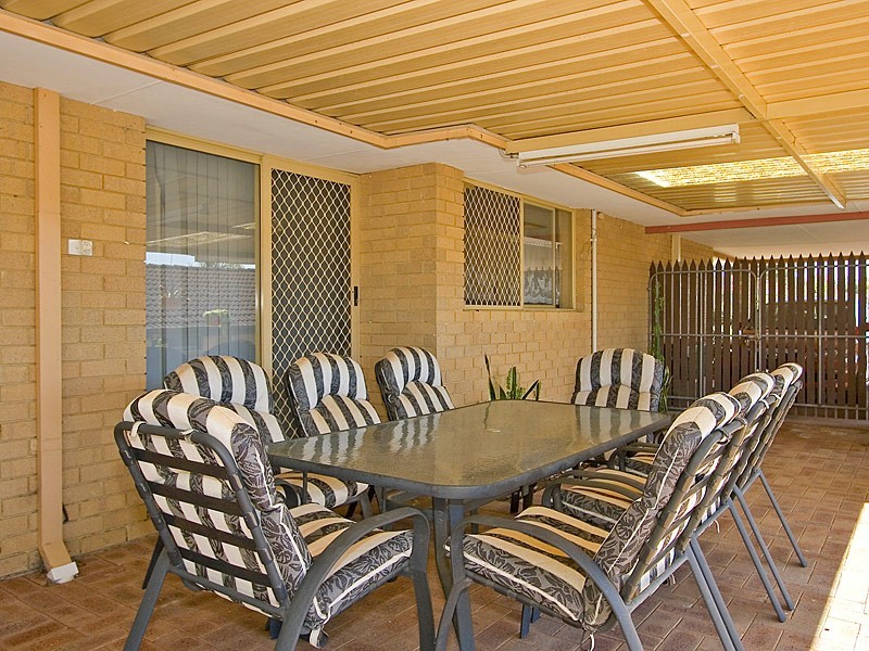 31 Whitcombe Way, Alexander Heights WA 6064