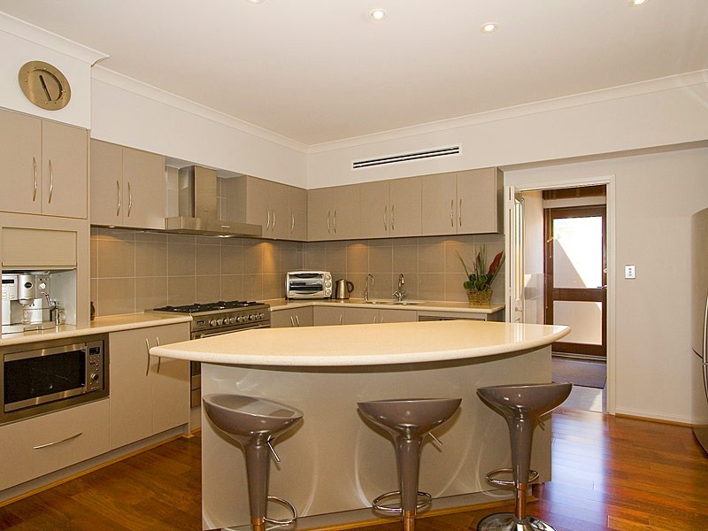 8 Travers Way, Aveley WA 6069
