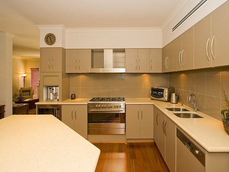 8 Travers Way, Aveley WA 6069