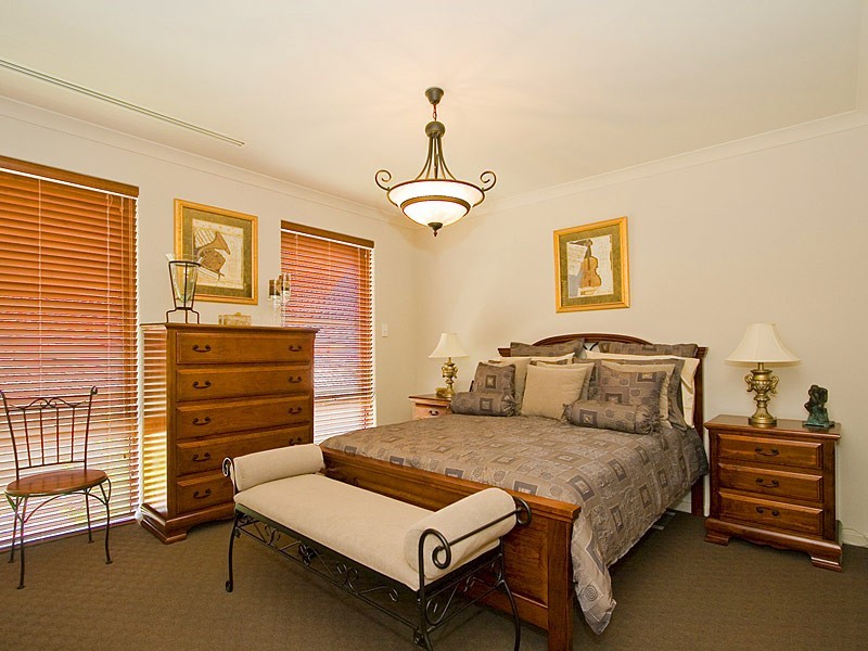 8 Travers Way, Aveley WA 6069