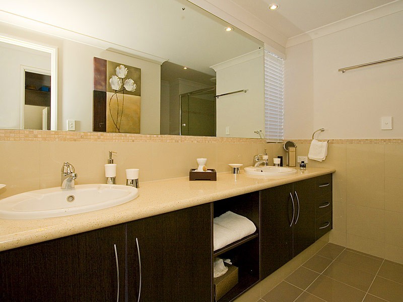 8 Travers Way, Aveley WA 6069