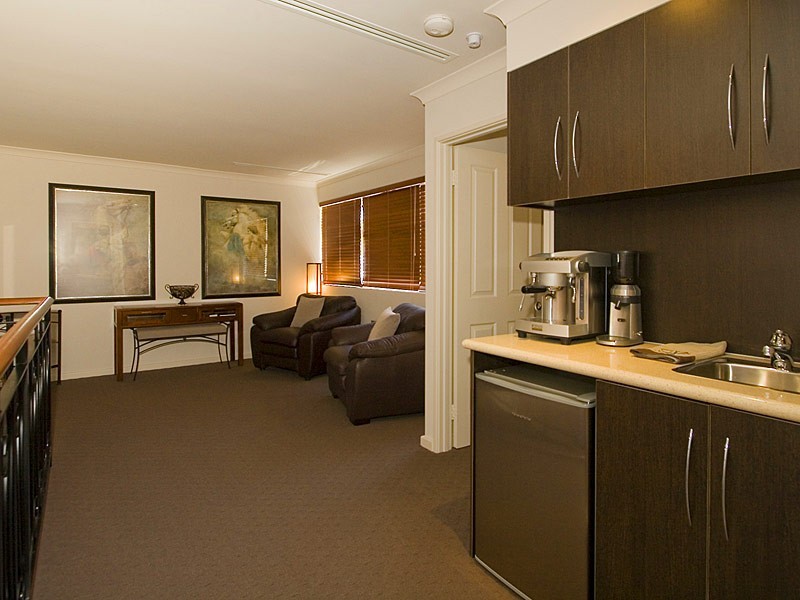 8 Travers Way, Aveley WA 6069
