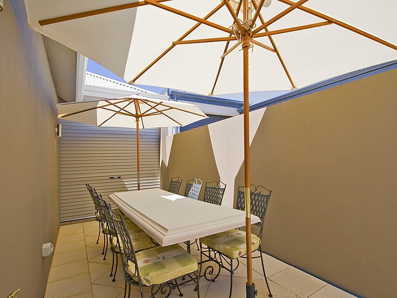 8 Travers Way, Aveley WA 6069