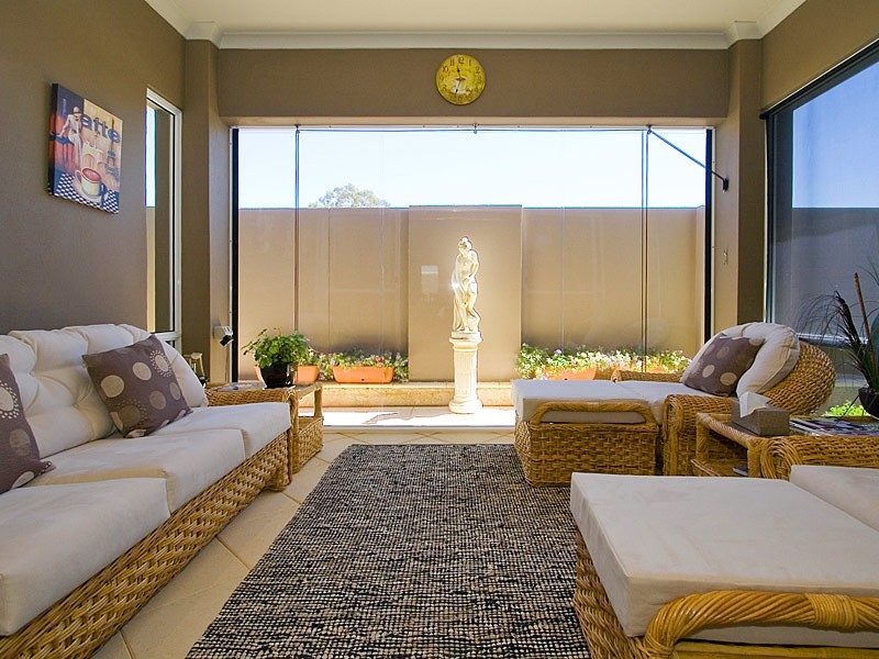 8 Travers Way, Aveley WA 6069