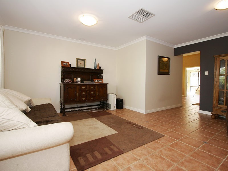 9 Portofino Turn, Ellenbrook WA 6069
