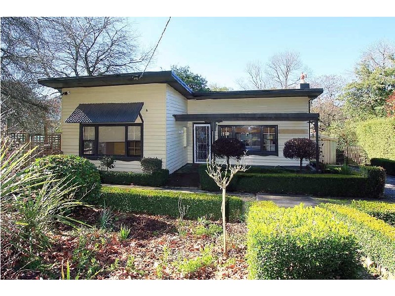 16 Oakley St, Mount Dandenong VIC 3767