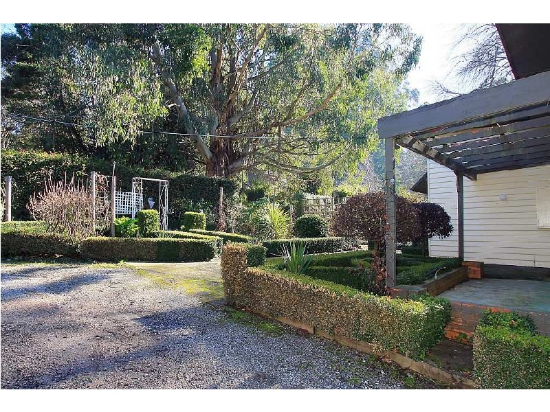 16 Oakley St, Mount Dandenong VIC 3767