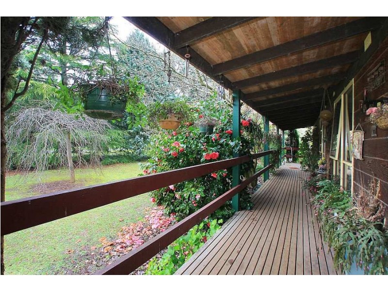 5 Reservoir Rd, Monbulk VIC 3793