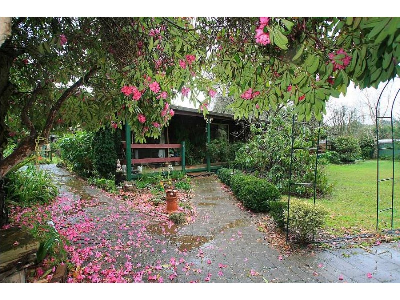 5 Reservoir Rd, Monbulk VIC 3793