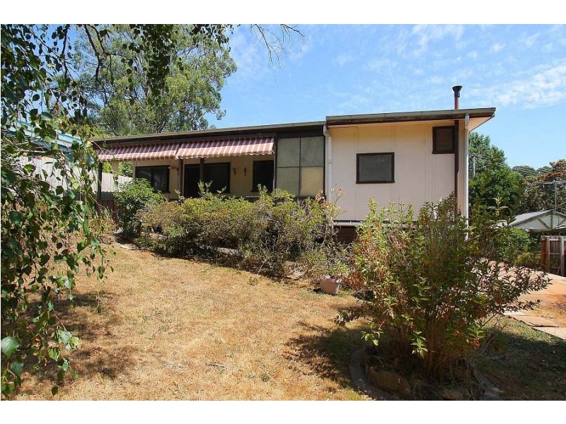 8 Haig Ave, Monbulk VIC 3793