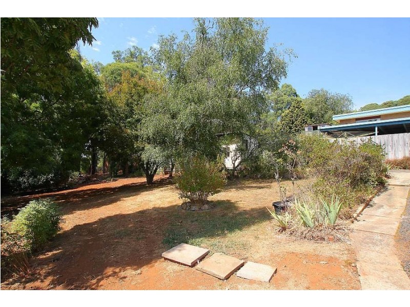 8 Haig Ave, Monbulk VIC 3793
