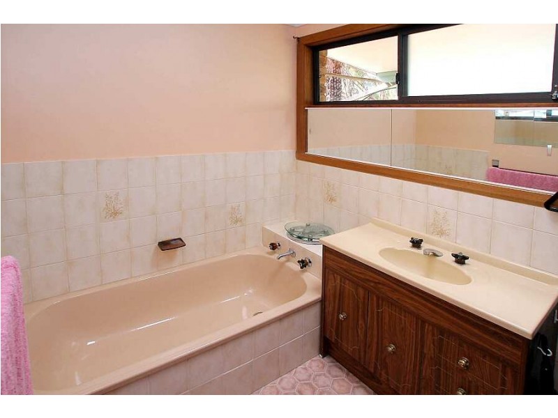 70 Mt Pleasant Rd, Monbulk VIC 3793