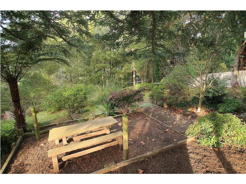 94 Moores Rd, Monbulk VIC 3793