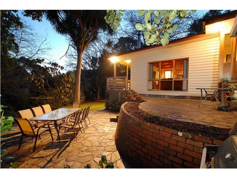 17 Nugent St, Monbulk VIC 3793
