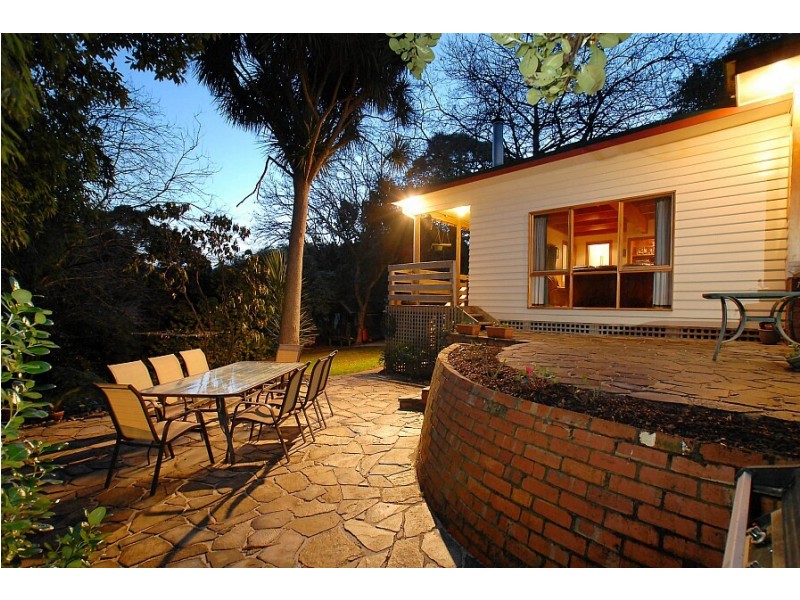 17 Nugent St, Monbulk VIC 3793