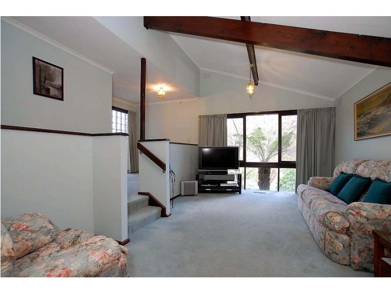 18 Baynes Park Rd, Monbulk VIC 3793