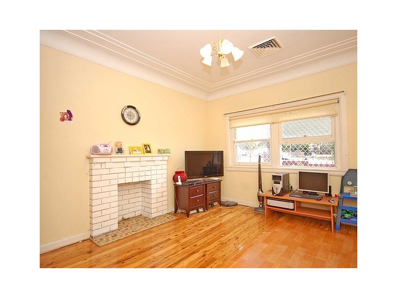 24 Dickson Ave, West Ryde NSW 2114
