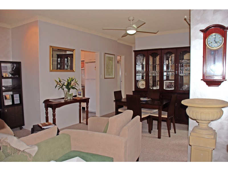 2/6 Bank Street, Meadowbank NSW 2114