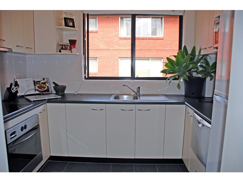 2/6 Bank Street, Meadowbank NSW 2114