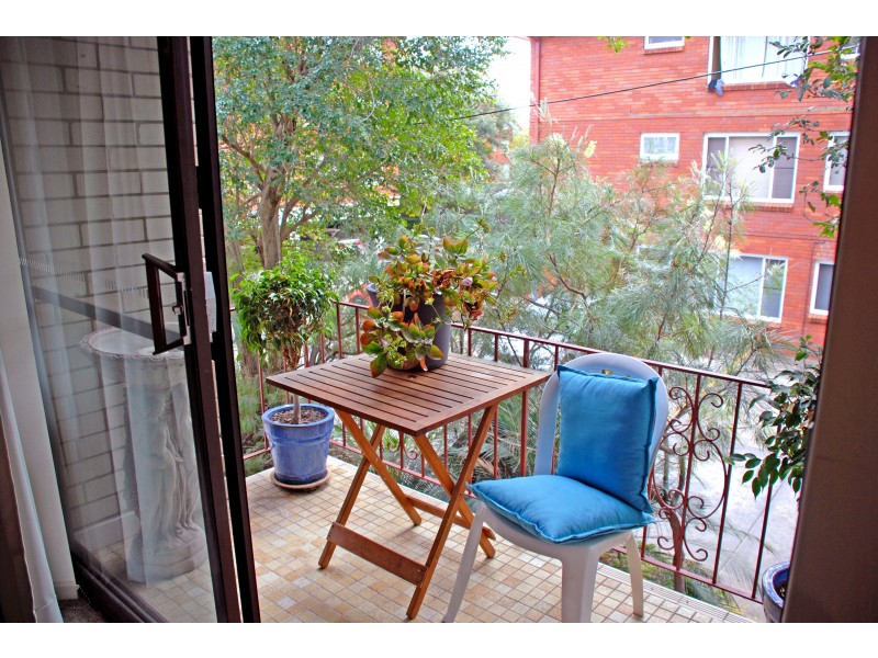 2/6 Bank Street, Meadowbank NSW 2114