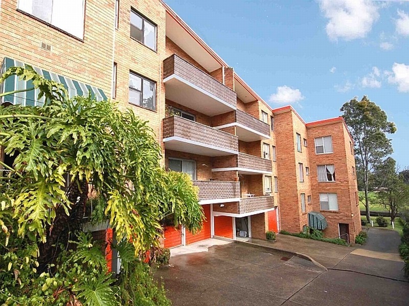 2/30 Meadow Crescent, Meadowbank NSW 2114