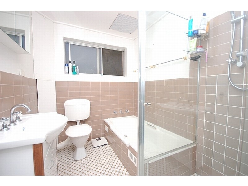 2/30 Meadow Crescent, Meadowbank NSW 2114