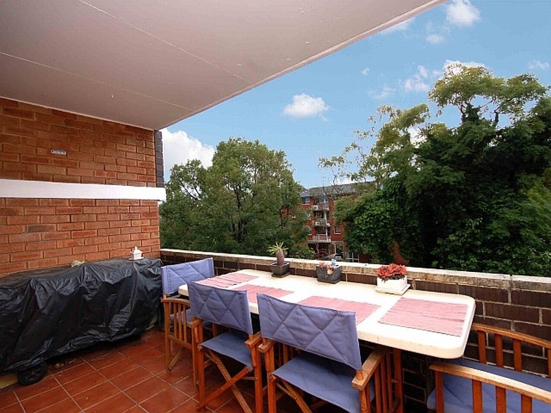 2/30 Meadow Crescent, Meadowbank NSW 2114