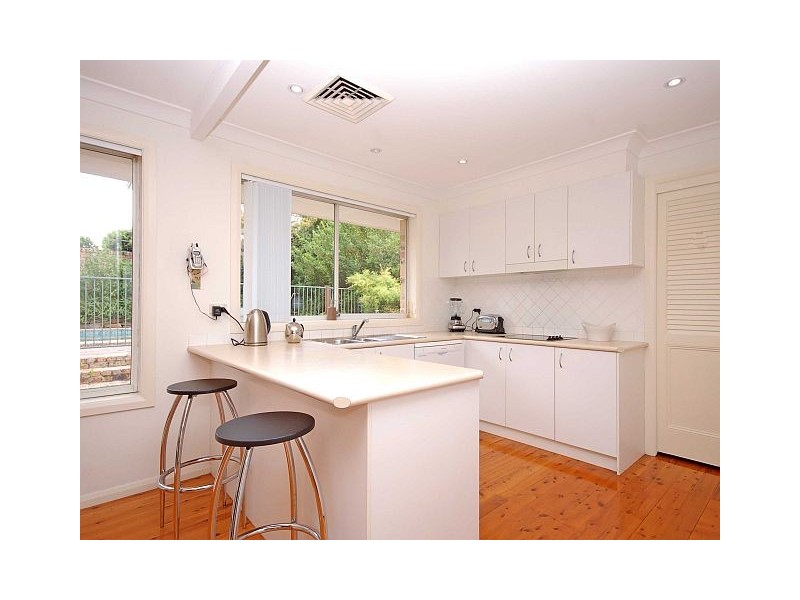 8 Panaview Cres, North Rocks NSW 2151