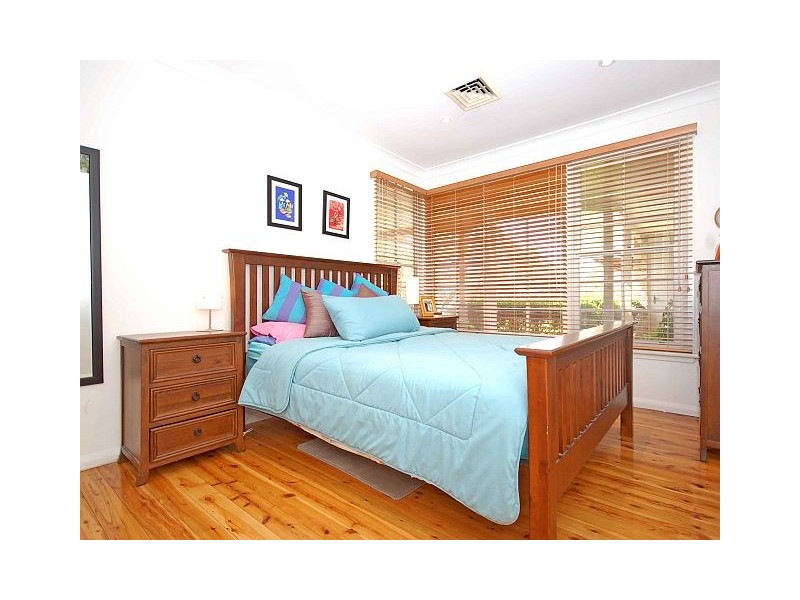 8 Panaview Cres, North Rocks NSW 2151