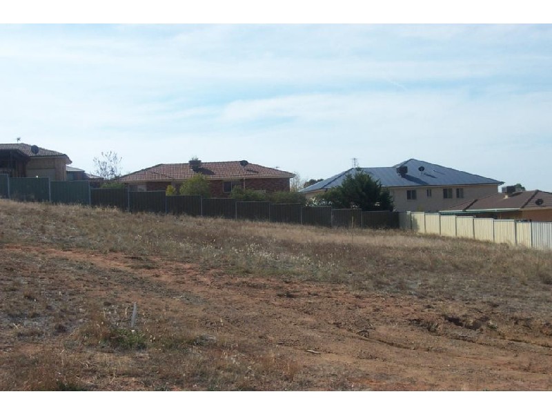 7 Chantilly, Young NSW 2594