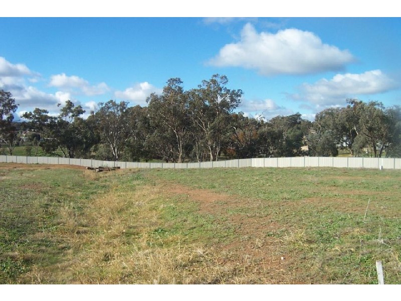 18 Jordon Place, Young NSW 2594