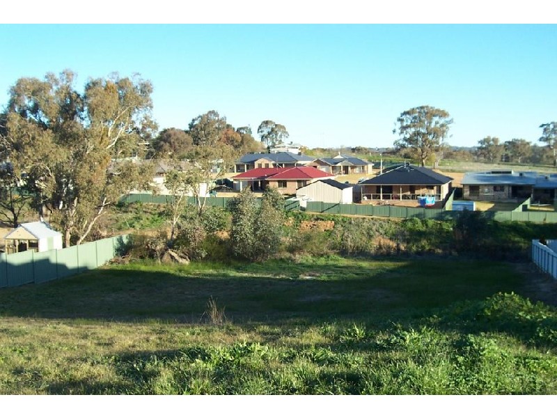 12 Keevil Drive, Young NSW 2594