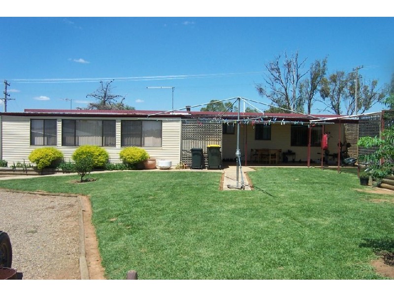 88 Willawong Street, Young NSW 2594