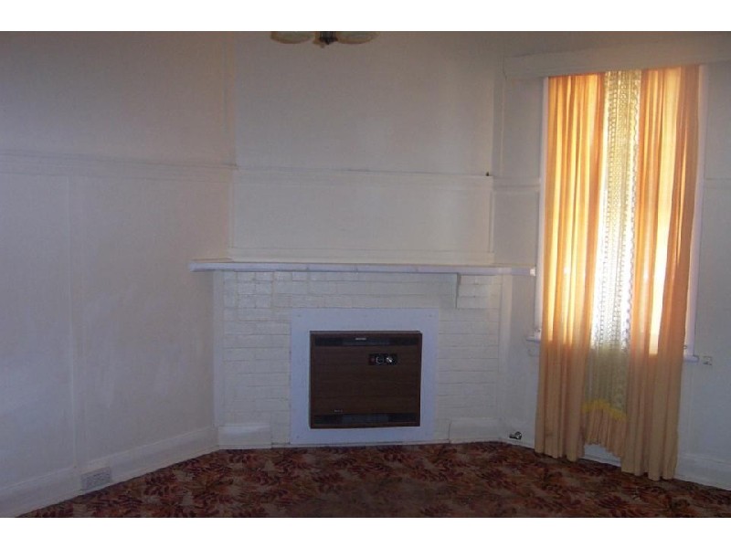 2 Whiteman Avenue, Young NSW 2594