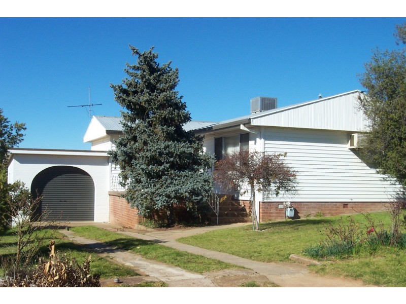 106 Wombat Street, Young NSW 2594