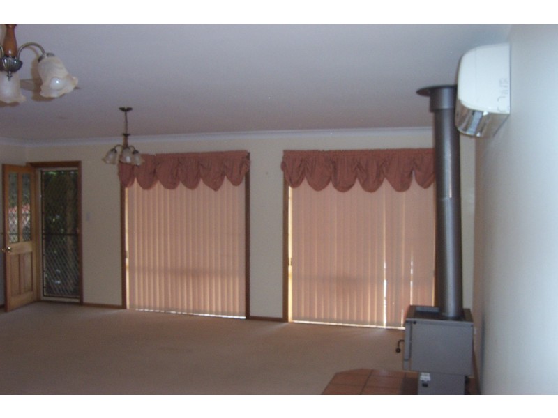 16 JIM ANDERSON AVE, Young NSW 2594