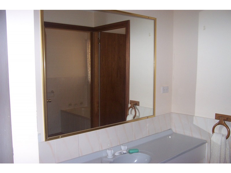 16 JIM ANDERSON AVE, Young NSW 2594