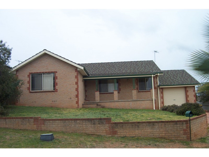 7 BROCADE PLACE, Young NSW 2594