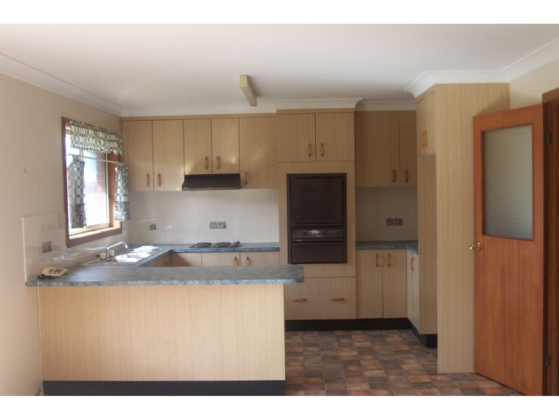 7 BROCADE PLACE, Young NSW 2594