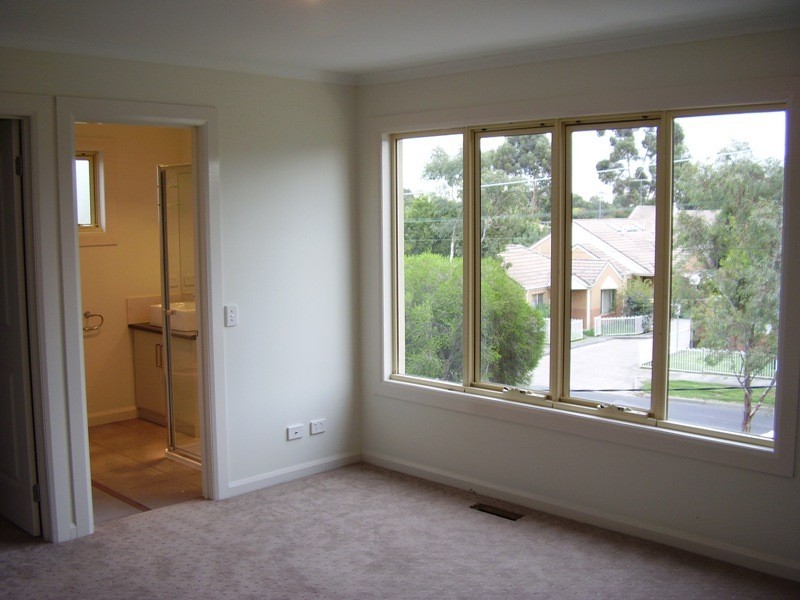 300 Liberty Pde, Heidelberg West VIC 3081