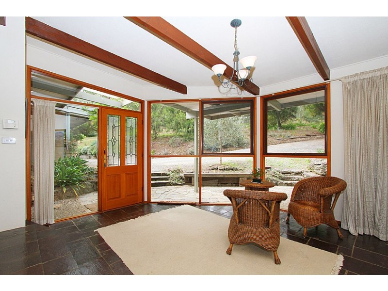 3 Yarra Braes Rd, Eltham VIC 3095
