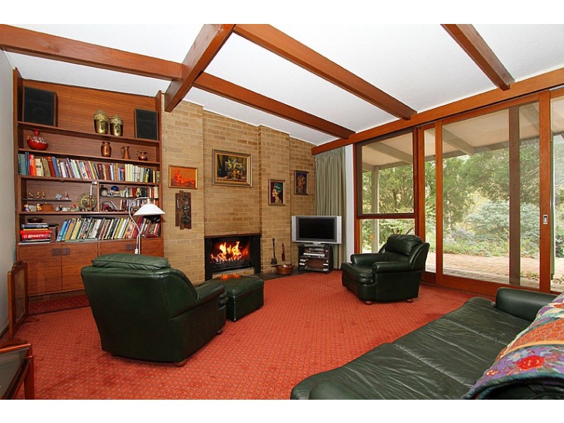 3 Yarra Braes Rd, Eltham VIC 3095
