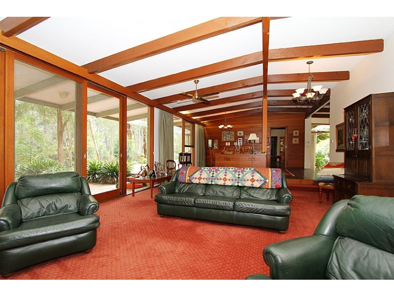 3 Yarra Braes Rd, Eltham VIC 3095