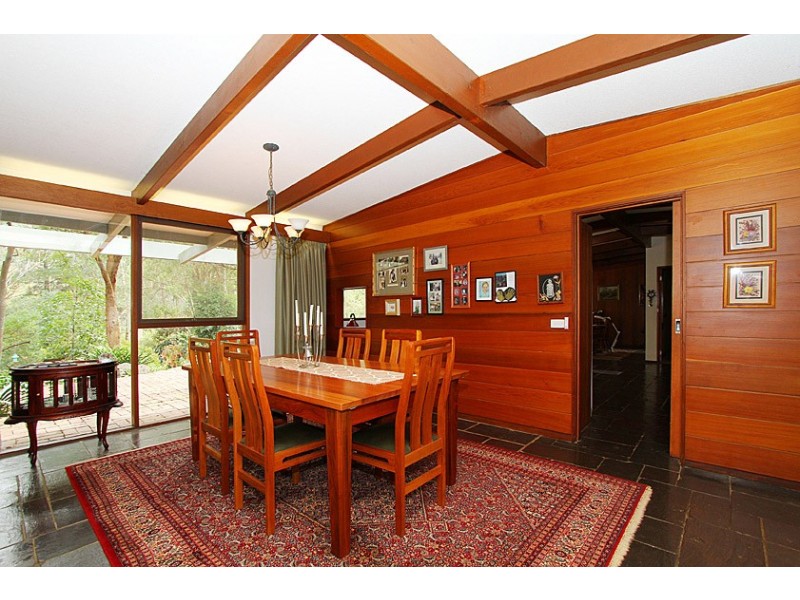 3 Yarra Braes Rd, Eltham VIC 3095