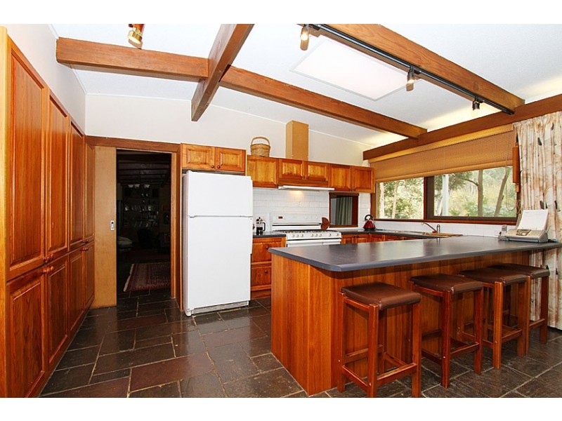 3 Yarra Braes Rd, Eltham VIC 3095