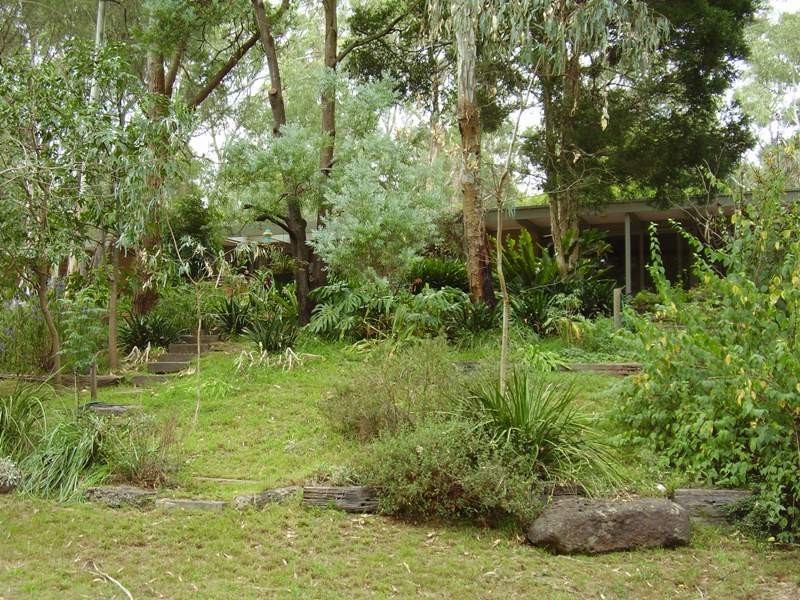 3 Yarra Braes Rd, Eltham VIC 3095
