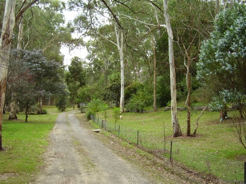 3 Yarra Braes Rd, Eltham VIC 3095