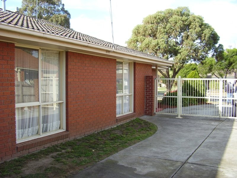 15 Cimberwood Dve, Craigieburn VIC 3064