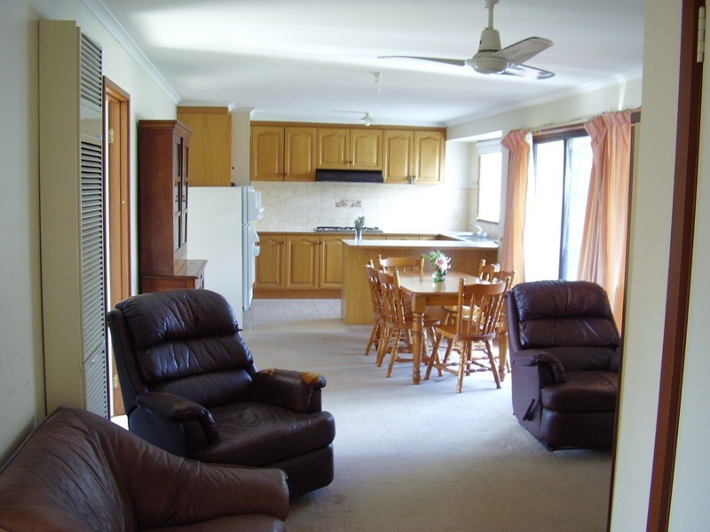 30 Robb St, Reservoir VIC 3073